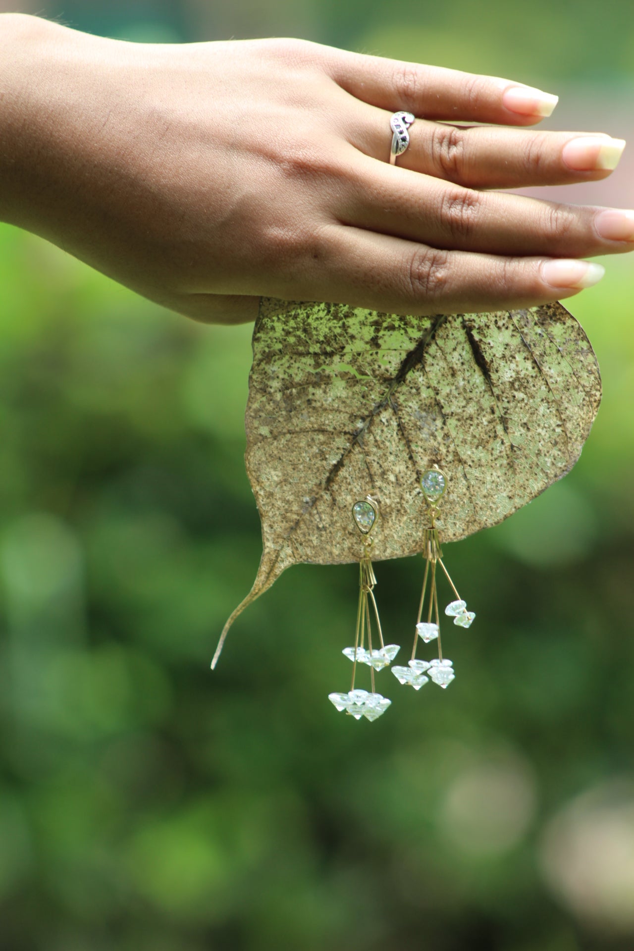 Crystal Drop Dangler Earrings – Lightweight & Elegant