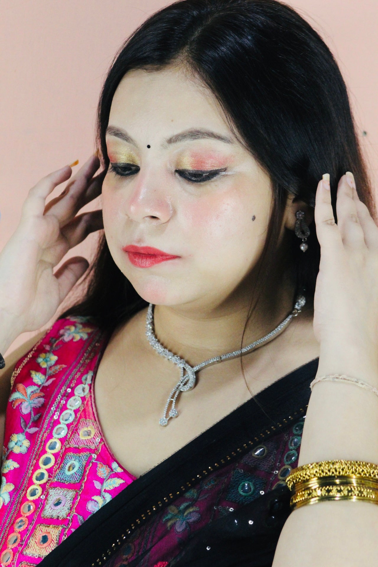 Graceful AD Necklace Set with Pearl Drop Earrings – Adjustable Fit