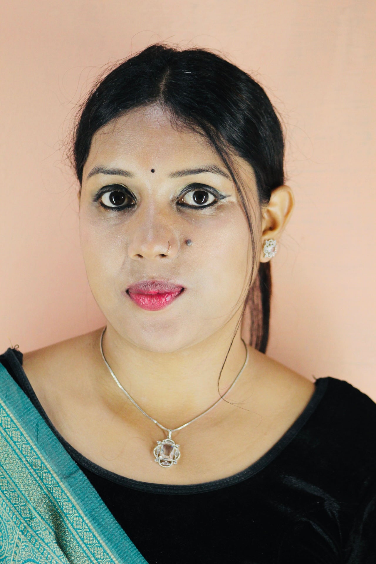 AD PANDENT WITH EARRINGS
