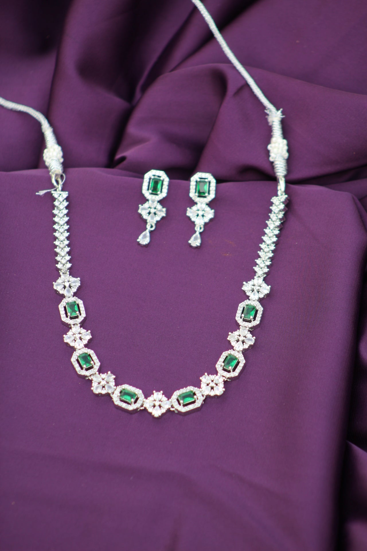 PREMIUM NECKLESS SET
