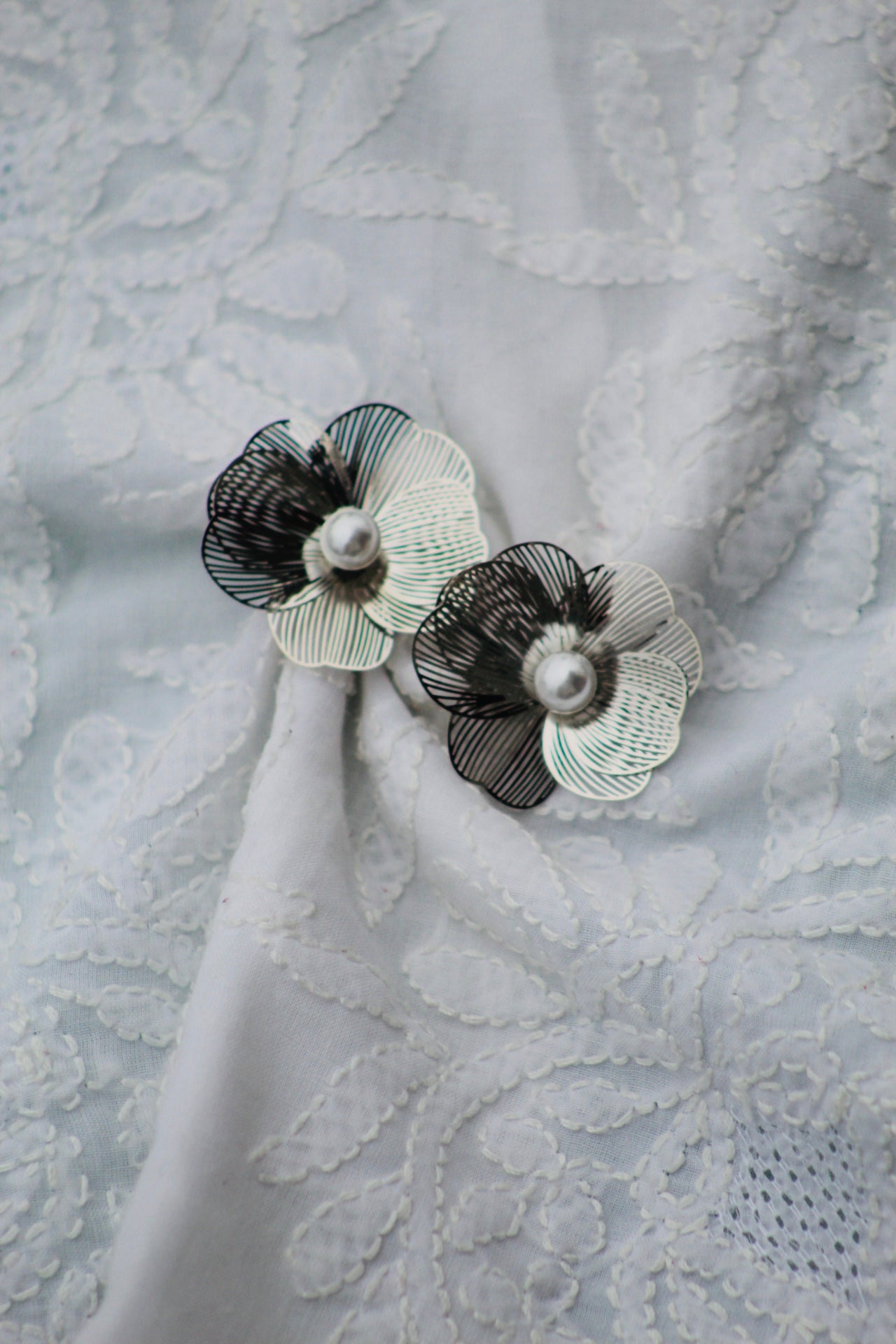RADIANT MESH BLOSSOM EARRINGS