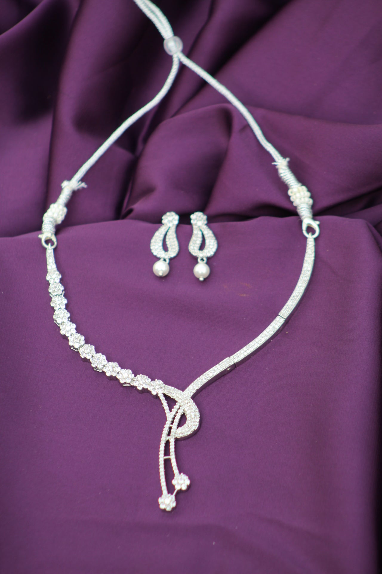 Graceful AD Necklace Set with Pearl Drop Earrings – Adjustable Fit