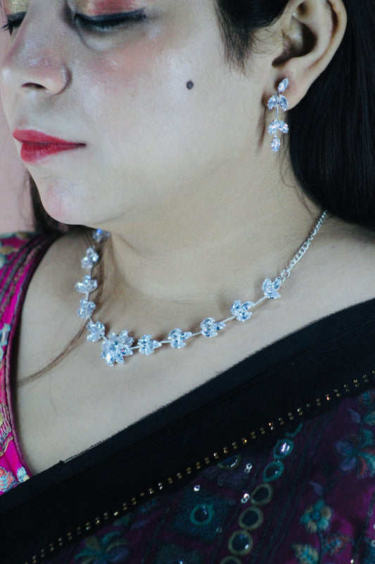FLOWE & LEAVES DESGN PENDANR WITH EARRING